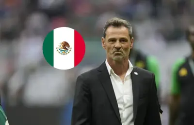 Diego Cocca y bandera de México en forma circular/Foto Mundo Deportivo.