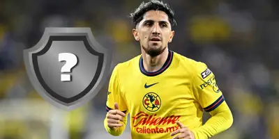 Diego Valdés junto a escudo incógnito / FOTO GOAL