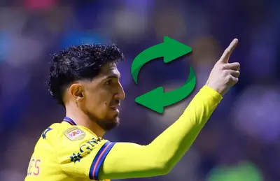 Diego Valdés y logo de reciclaje/Foto Águilas Monumental.