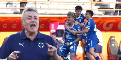 Domènec Torrent ante jugadores del Pachuca / FOTO OLÉ