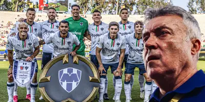 Domènec Torrent junto a jugadores de Rayados / FOTO X