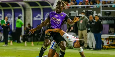 Dos cabezazos y un remate surgidos de jugadas a balón parado fueron suficientes para que la ‘Máquina’ perdiera en la Perla del Pacífico