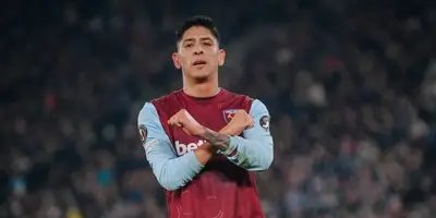Edson Álvarez con el jersey del West Ham / FOTO MINUTO FINAL MX