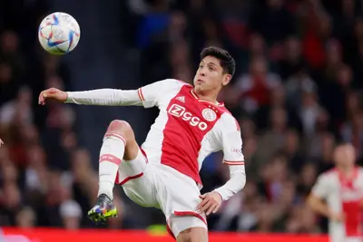 Edson Álvarez jugó 70 minutos en la victoria 4-0 sobre el Sparta Rotterdam, del equipo de Ámsterdam, Sánchez no salió ni a la banca