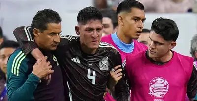 Edson Álvarez saliendo del México vs Jamaica / FOTO X