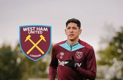 Edson Álvarez y escudo del West Ham/Foto 'X'.