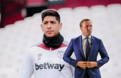 Edson Álvarez y Mark Noble/ Foto Julio Rodríguez.