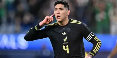 Edson en partido con México. Foto: Excélsior