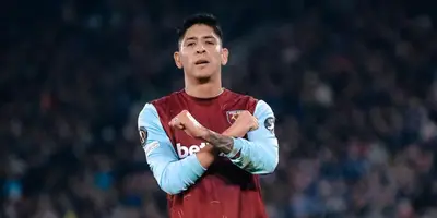 Edson en partido con West Ham. Foto: Fútbol Total