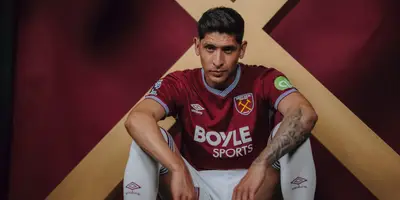 Edson en sesión de fotos. Foto: WHU