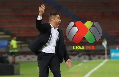 Efraín Juárez reclamando y logo de Liga MX/Foto Bolavip.