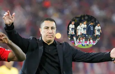 Efraín Juárez y jugadores de Pumas/ Foto El Tiempo.