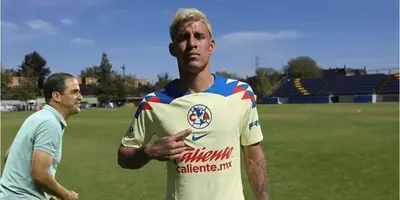 El América jugó partido de preparación y Calderón anotó.