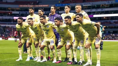 El argentino Leo Suárez puso adelante a las Águilas con un golazo de tiro libre, que puso el 1-0 en el marcador.