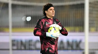 El arquero mexicano Guillermo Ochoa fue a la banca del Salernitana y el resultado para su equipo fue el mismo, caer 1-0 ante el Hellas.