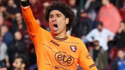 El arquero mexicano Guillermo Ochoa fue relegado a la banca por segundo partido consecutivo, y ahora al mando de Paulo Sosa.