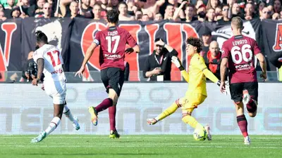 El arquero mexicano Guillermo Ochoa ha recibido 17 goles en seis juegos de la Serie A.