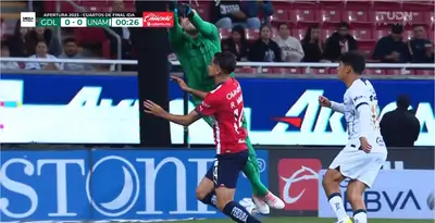 El balón ya rueda en el Akron para el primero de dos juegos.