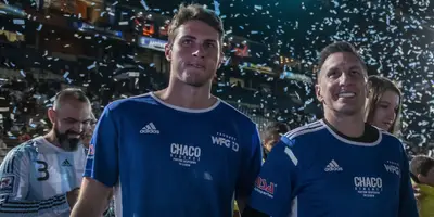 El Chaco pide que Santi se quede una temporada más en el Feyenoord para no regresar pronto a México