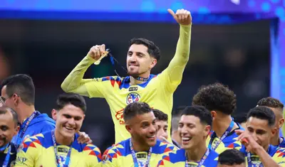 El chileno reaccionó de manera diferente a sus compañeros y fue captado en cámara.