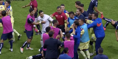 El Clásico Capitalino sigue estando muy intenso y se armó la bronca.