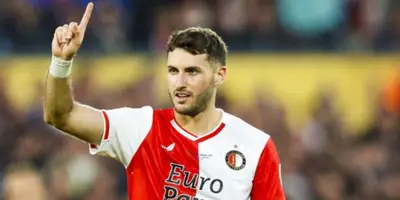 El club gigante de la Premier League que busca a Santiago Giménez