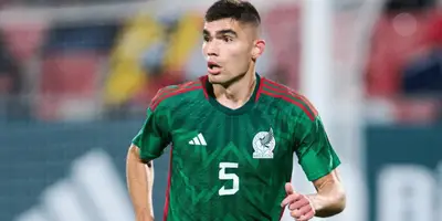 El defensor central del Genoa vive un gran momento.