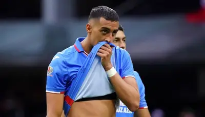 El defensor de Cruz Azul pasó de ser el mejor jugador de la Máquina al villano del equipo.