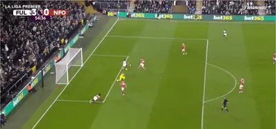 El delantero mexicano apareció en dos ocasiones en esta tarde.