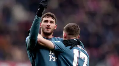 El delantero mexicano Santiago Giménez colaboró con un gol ante el NEC, en actividad e la Copa de Países Bajos.