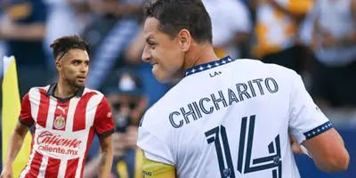 El dorsal que podría tener el nombre del Chicharito en Chivas.