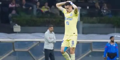 El español se fue expulsado en el segundo tiempo tras una dura entrada al Nene Beltrán.