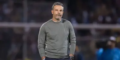 El estratega de Pumas privilegio el refuerzo de la zaga y sacrificó el ataque ante la ‘Máquina’