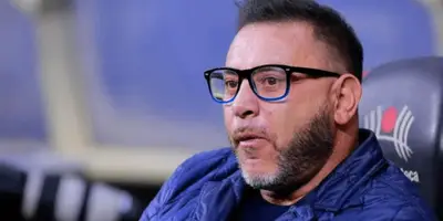 El ex DT del América no reaccionó bien ante el gol del América.