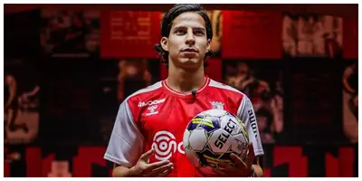 El futbolista mexicano, Diego Lainez, llegó a México para firmar con los Tigres de la UANL y empezar su etapa en Nuevo León.
