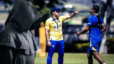 El futbolista que habla aparte del DT tras perder su sitio en el cuadro azulcrema.