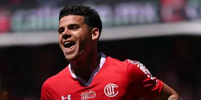 El futbolista uruguayo puso el empate tras una gran asistencia de Marcel Ruiz