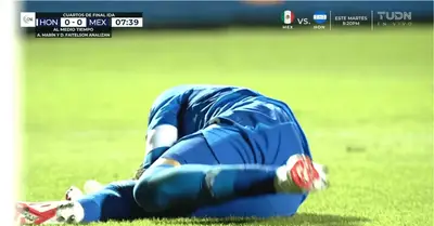 El guardameta mexicano pidió su cambio.