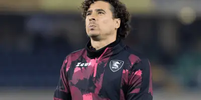 El guardameta mexicano se quedó en la banca-