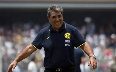 El histórico jugador y entrenador del América asegura que el club necesita cambiar su juego en las liguillas.