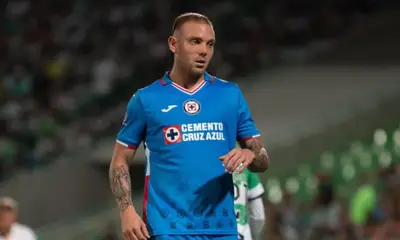 El jugador argentino del Cruz azul destacó porqué es importante que la Liga tenga poder económico.