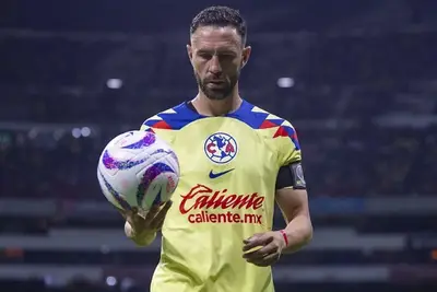 El lateral de 35 años abandona su última final abucheado por su propio público