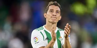 El mexicano fue titular y salió como capitán contra Villarreal
