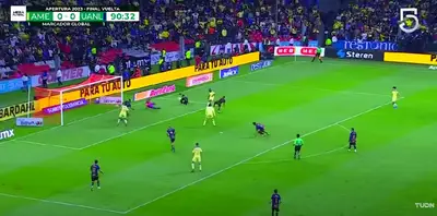 El naturalizado mexicano abrió el marcador en la cancha del Azteca