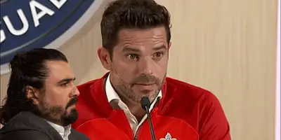 El nuevo DT de Chivas comenzó con el pie izquierdo.