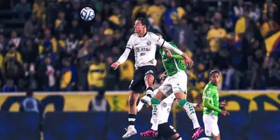 El partido se detuvo al minuto 66 por falta de visibilidad en el campo debido a bengalas amarillas y fuegos artificiales
