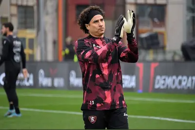 El portero mexicano Guillermo Ochoa será reconocido por uno de los patrocinadores de la Salernatina, como el MVP del mes de enero.