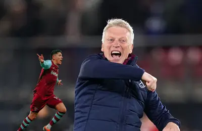 El premio a Edson Álvarez.