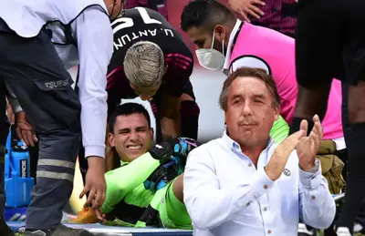 Emilio Azcárraga aplaudiendo y Luis Malagón/Foto Mediotiempo.