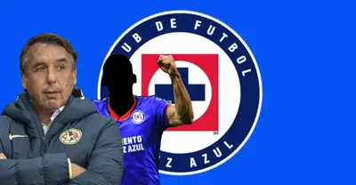 Emilio Azcárraga junto a jugador incógnito de Cruz Azul / FOTO MEXSPORT